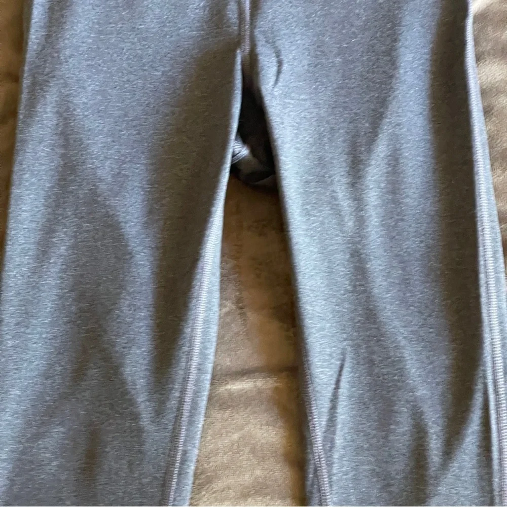 4 for 16$ Women’s Gray 3/4 Champion Length Workout Leggings